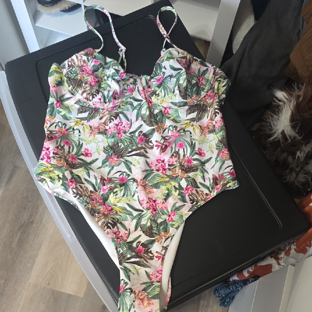 Floral Tropical One-Piece Swimsuit with Underwire